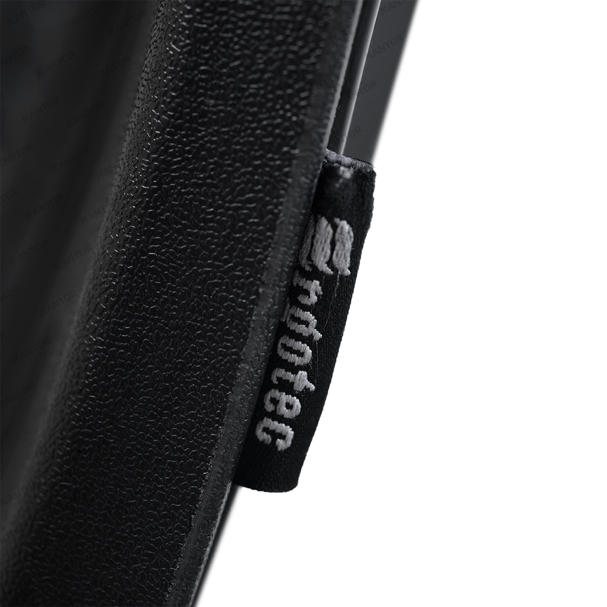 kursi kantor Ergotec 876S dengan kaki nylon kuat dan stabil
